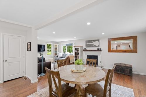 9 Lamplight Dr, Kensington CT  06037-1805 exterior