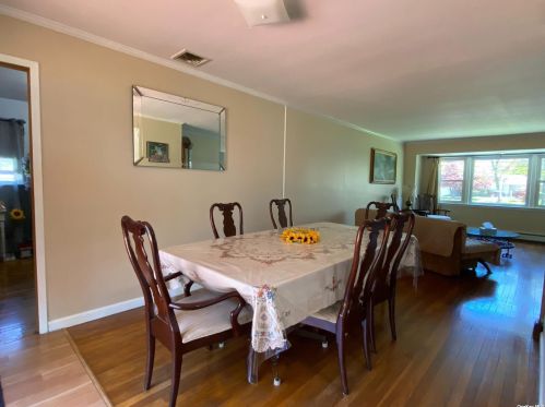 672 Larkfield Rd, Elwood NY  11731-5914 exterior