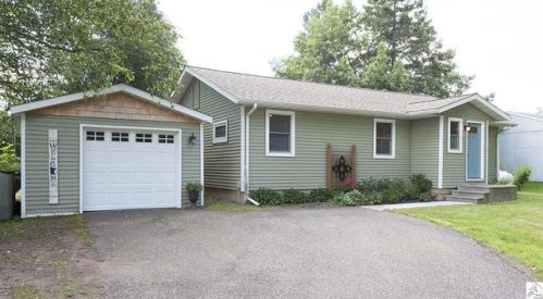 18 Riverside Rd, Esko, MN 55733-9640