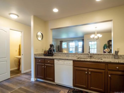 248 Crestwood Ct, Fishkill NY  12524-3312 exterior