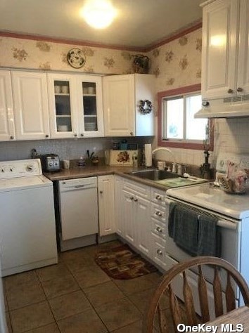 952 Washington Ave, Westbury NY  11590-6038 exterior