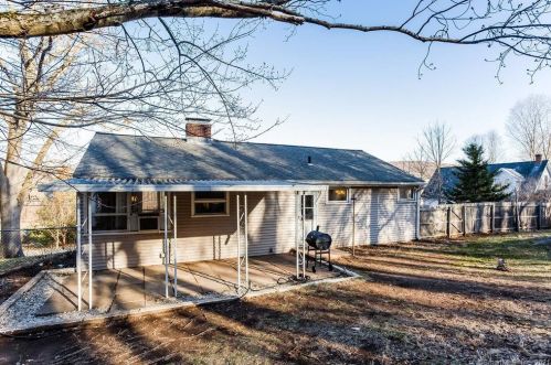 691 Millbrook Rd, Middletown CT  06457-5523 exterior