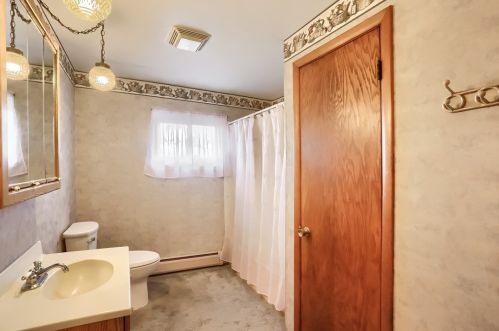 1215 Mount Jackson Rd, New Castle PA  16102-2919 exterior