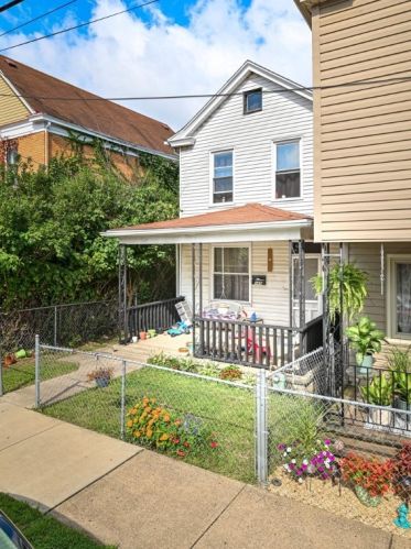 349 13th Ave, Whitaker, PA 15120-1405