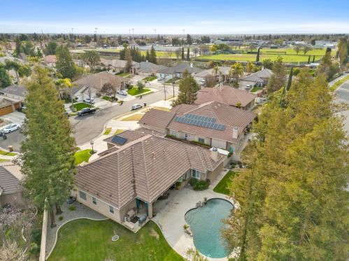 10504 Chesterfield Ct, Bakersfield CA 93311-3722 exterior