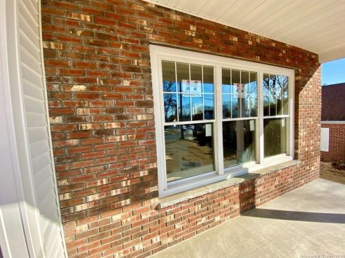 20 Miller Ter, Windsor Locks, CT 06096-2706