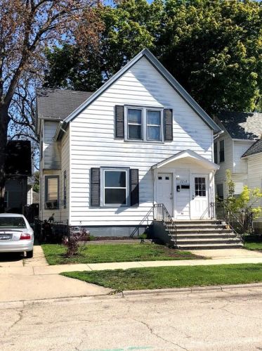 2218 66th St, Kenosha, WI 53143-1200