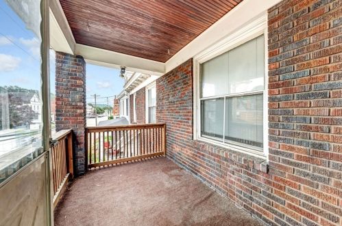 1025 Chartiers Ave, Pittsburgh PA  15220-4852 exterior