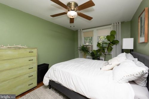 5937 Houghton St, Philadelphia, PA 19128-1637