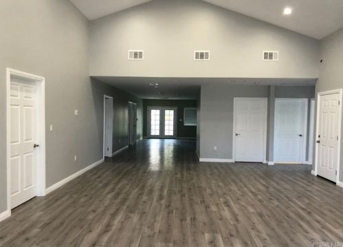8118 Calhoun Ave, Van Nuys, CA 91402-5306