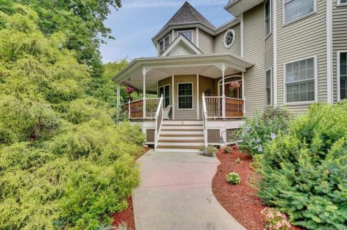 4 Morning Glory Ln, Warwick, NY 10990-2883