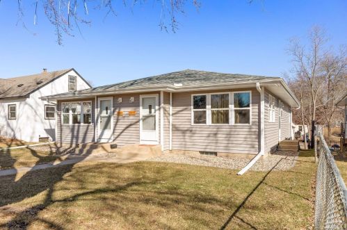 1209 8th Ave, South Saint Paul, MN 55075-3313