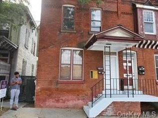214 Church St, Poughkeepsie, NY 12601-4104