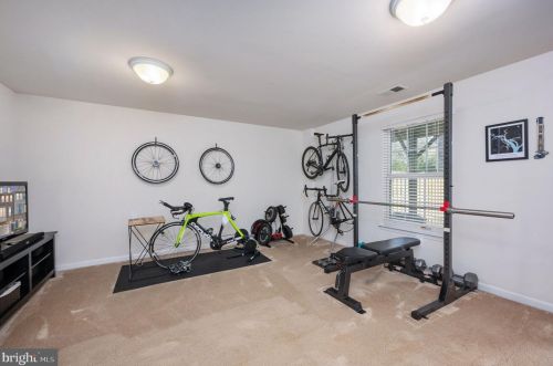 7009 Darbey Knoll Dr, Gainesville VA  20155-3634 exterior