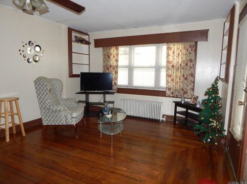 4 Knapp Ave, Middletown NY  10940-5637 exterior