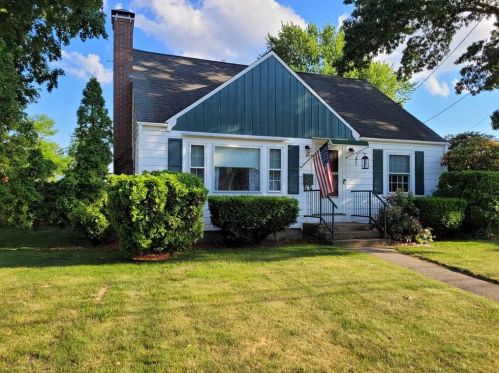 86 Bellevue Ave, Warwick, RI 02888-5010