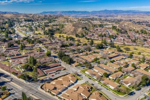19032 Avenue Of The Oaks, Santa Clarita CA  91321-1444 exterior