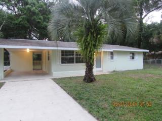 704 Gracie Ct, Deland FL  32720-6514 exterior