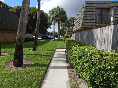 3721 37th Way, West Palm Beach, FL 33407-6824