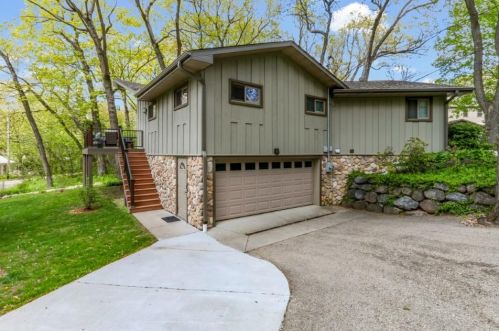 31 Cedar Point Dr, Williams Bay, WI 53191-9746