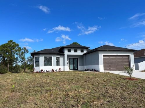 3202 11th St, Lehigh Acres, FL 33976-2909
