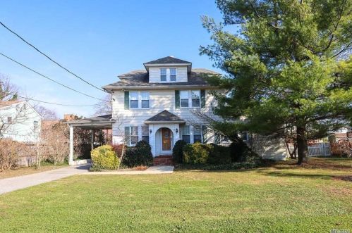 29 Community Rd, Bayshore, NY 11706-7823