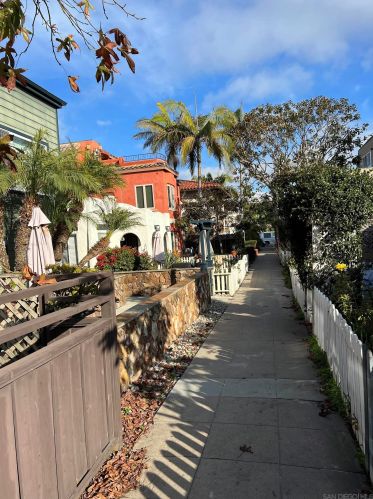 748 Island Ct, San Diego CA  92109-7706 exterior