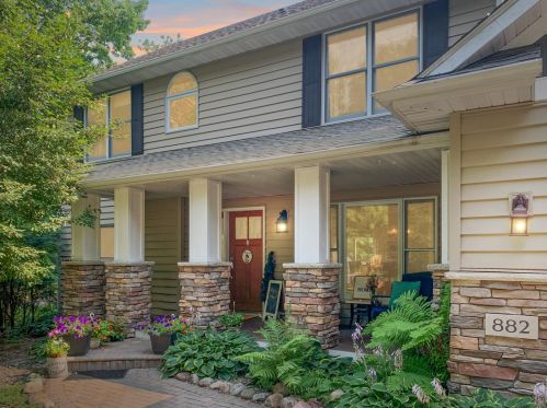 882 Lois Ln, Lino Lakes, MN 55014-1133
