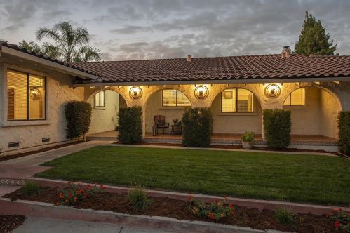 1911 Dry Creek Rd, Campbell, CA 95008-3628
