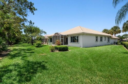9116 Bay Harbour Cir, West Palm Beach, FL 33411-5154