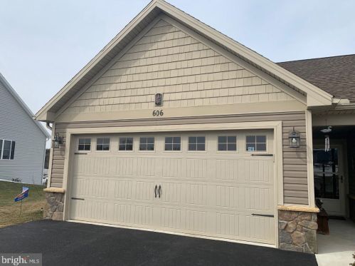 606 Southwood Dr, Lees Cross Roads, PA 17257-8265