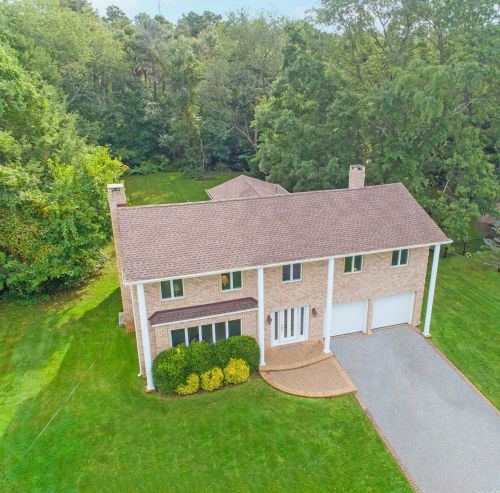 58 Seneca Ave, Huntington Station, NY 11746-8002