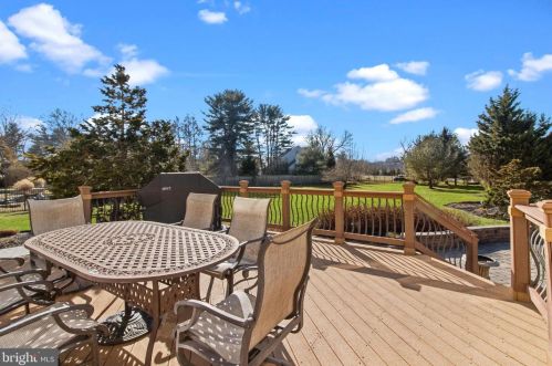 175 Edwards Dr, Southampton PA 18966-1174 exterior