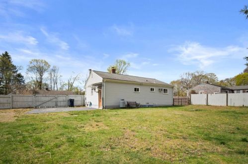 15 Hatfield St, North Kingstown RI  02852-4715 exterior