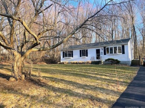 11 Cranberry Dr, Uncasville, CT 06382-2006