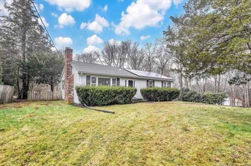 37 Victoria Dr, Colchester CT  06415-2319 exterior