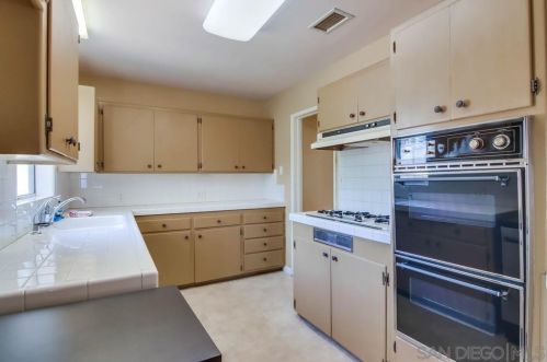 6100 Henderson Dr, La Mesa CA  91942-4016 exterior