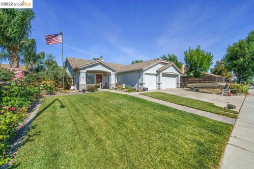 5017 Winchester Dr, Oakley, CA 94561-6313
