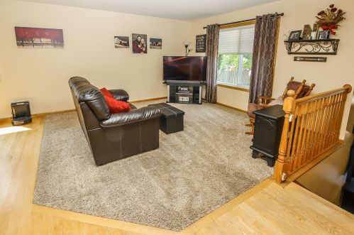302 Barracuda Ave, Avon, MN 56310-8655