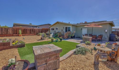 491 Jean Cir, Marina CA  93933-4012 exterior