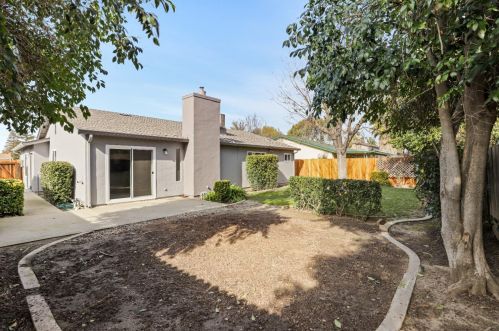 548 Denise Dr, Ripon CA  95366-2808 exterior