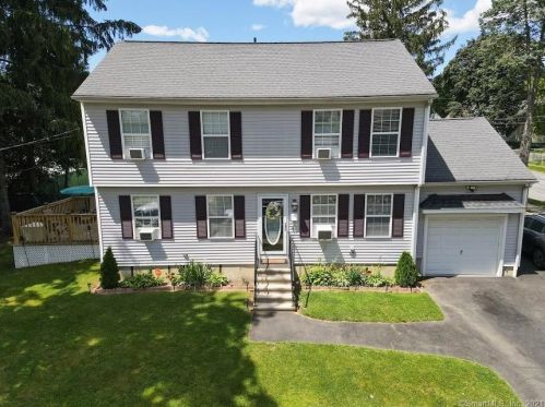 160 Ortega Ave, Bridgeport, CT 06606-3052