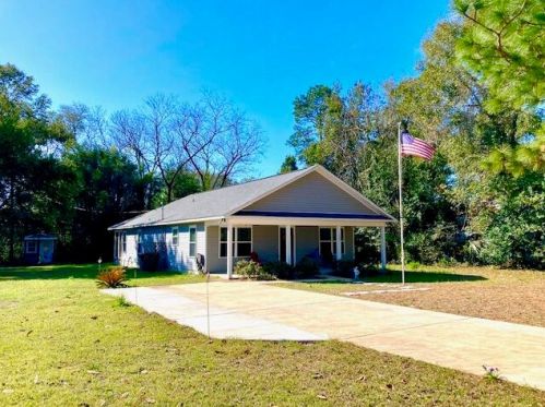 352 Park Ave, Defuniak Springs FL  32435-2611 exterior