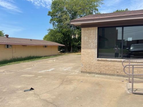 503 Lipscomb St, Bonham TX  75418-4028 exterior