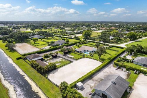 2904 Appaloosa Trl, West Palm Beach FL  33414-7639 exterior