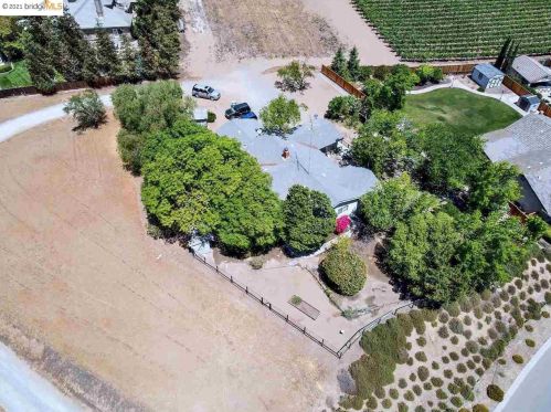 486 Quail Glen Dr, Oakley CA  94561-3942 exterior