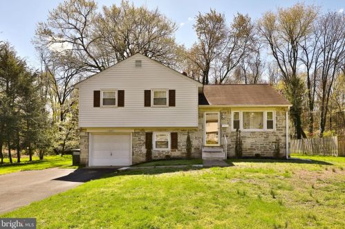 1007 Carlin Dr, Southampton, PA 18966-3903