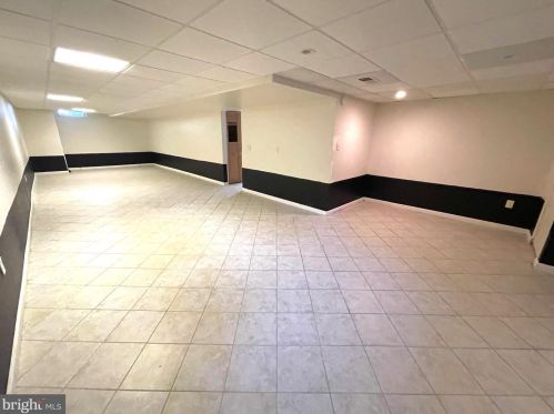 32 Pin Oak Dr, Dover DE  19904-2373 exterior