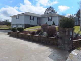 2808 Eugene Rd, Newport, TN 37821-6608