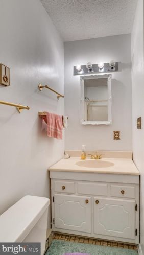 533 Morison St, Charles Town WV  25414-1144 exterior